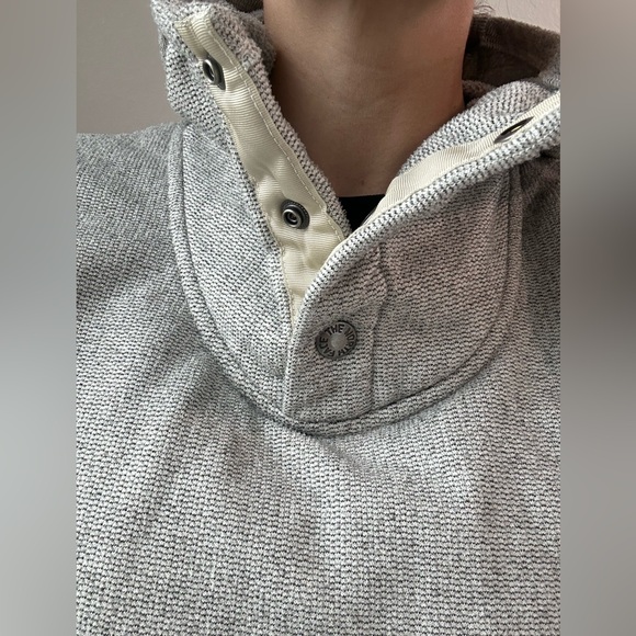 Lighter weight North Face sweatshirt - Picture 5 of 8